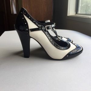 Black+White Dexflex Comfort Payless Heels Size 5